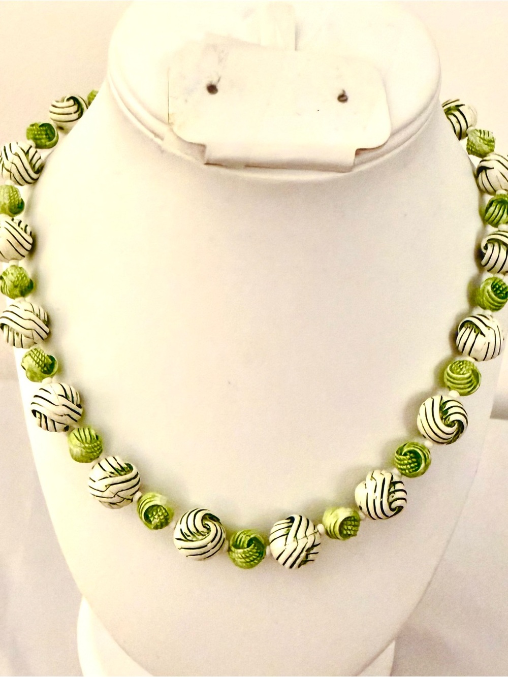 Green White Swirl Bead Necklace 18" Chunky Textured Statement Screw Clasp